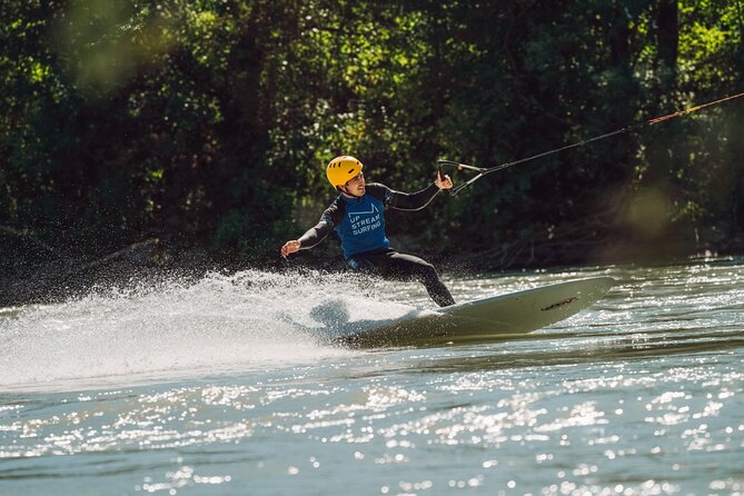 UP STREAM SURFING - The new way of surfing a river - A closer look at the safety setup