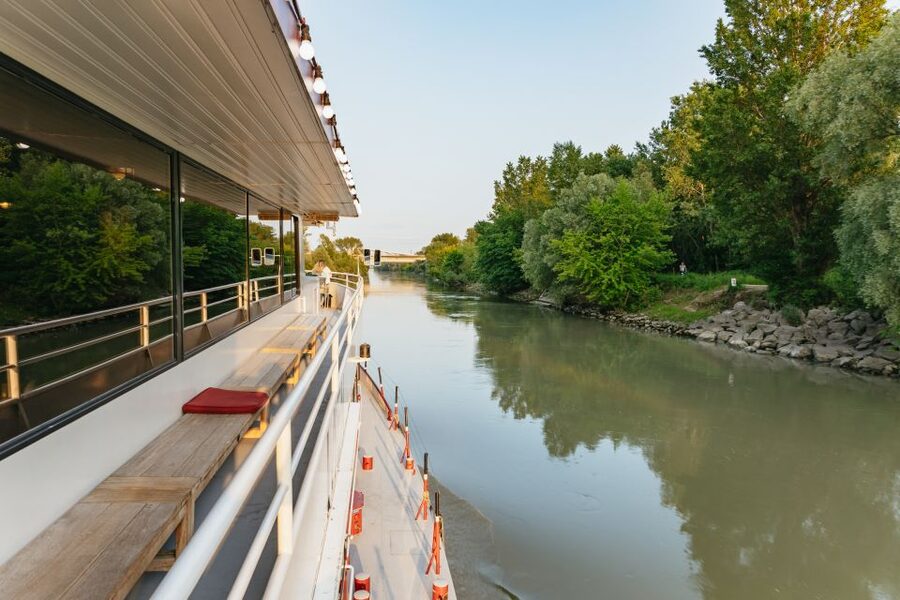 Vienna: 3-Course Evening Dinner Cruise - Key points to know before boarding