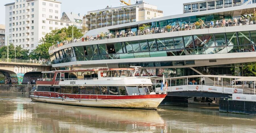 Vienna: 3-Course Evening Dinner Cruise - Families, couples, and group dinners