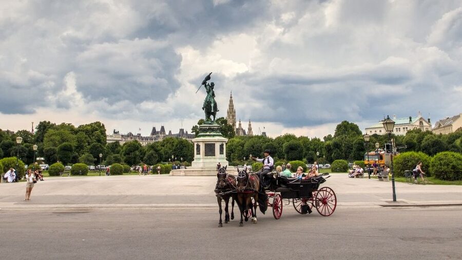 Vienna: 30-Minute Fiaker Ride in the Old Town - Weather, comfort, and what you can see