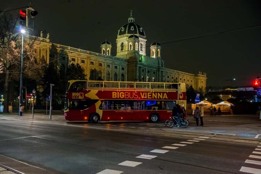 Vienna: Big Bus City Highlights Night Tour with Live Guide - The Danube and canal at night