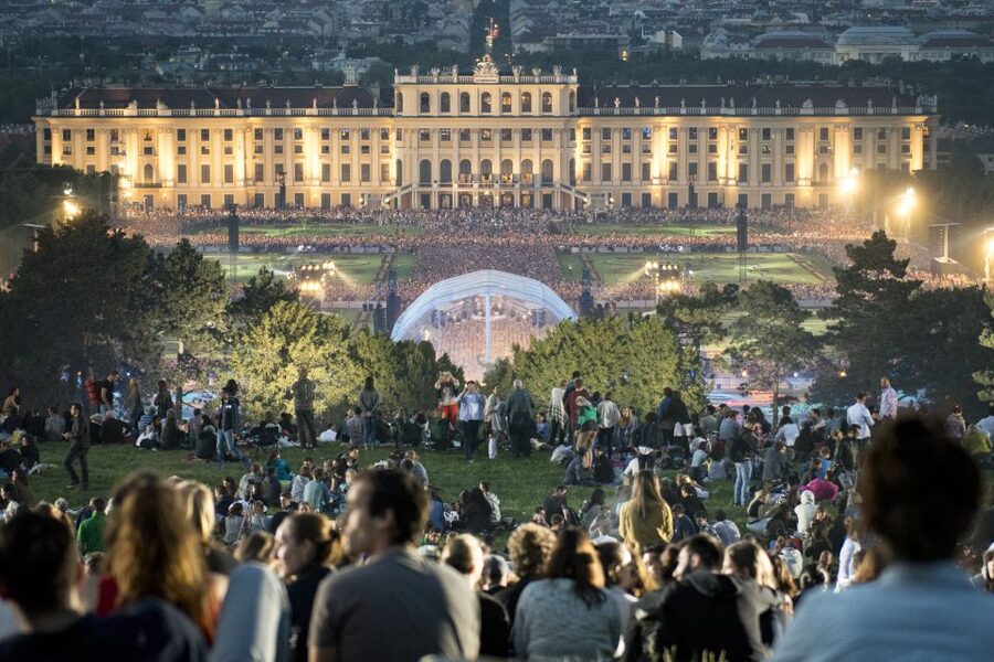 Vienna: Big Bus City Highlights Night Tour with Live Guide - Why Vienna works so well after dark
