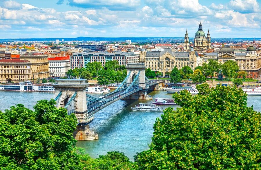 Vienna: Budapest Day Trip - First views of Budapest at Vajdahunyad Castle