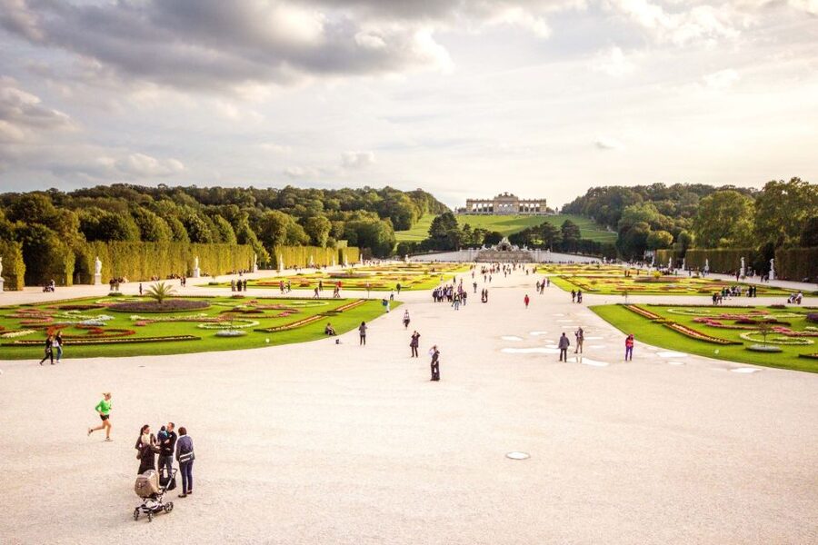 Vienna: Bus & Schönbrunn Palace Skip-the-Line Guided Tour - How much time will you have at the palace?