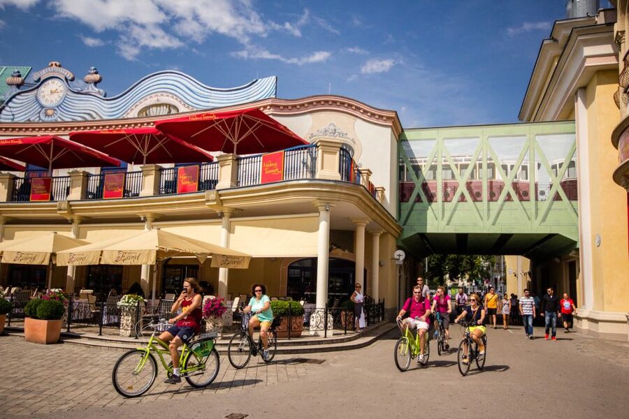 Vienna by Bike 3-Hour All-In-One City Bike Tour in English - Hundertwasserhaus: the route’s most playful stop