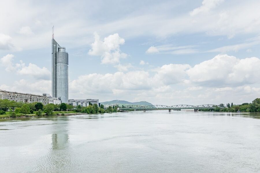 Vienna: City Cruise with Optional Lunch - Commentary on the large screens