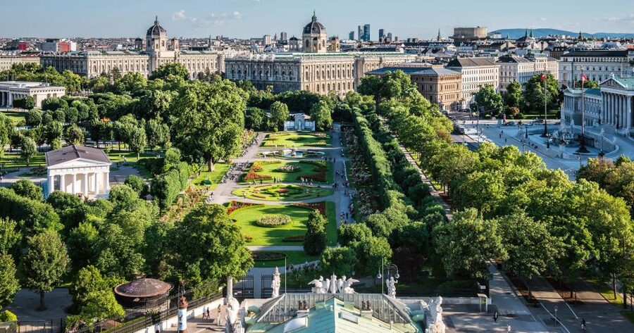 Vienna: City Highlights Guided Bike Tour - Guides make the difference
