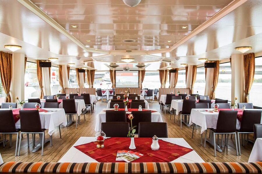 Vienna: Evening Cruise Along The Danube - Comfort, atmosphere, and entertainment