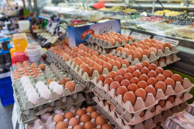 Vienna for Food Lovers: Cafés, Markets & Austrian Cuisine - Brunnenmarkt and Vienna’s neighborhood flavor