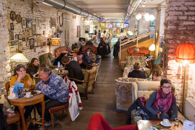 Vienna for Food Lovers: Cafés, Markets & Austrian Cuisine - Using Vienna’s transit system with a guide
