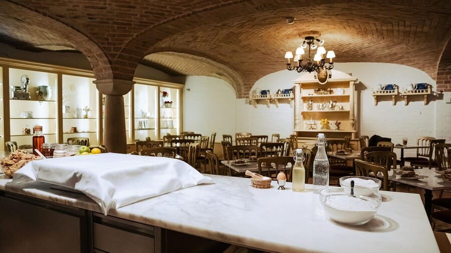 Vienna: Gerstner KuK Hofzuckerbäcker Baking Show & Tasting - Why the palace setting adds value