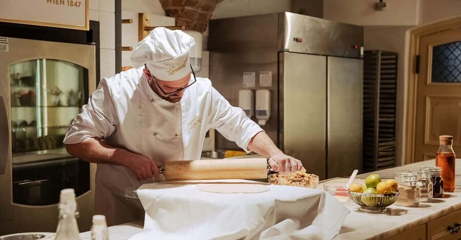 Vienna: Gerstner KuK Hofzuckerbäcker Baking Show & Tasting - Who should book this experience?