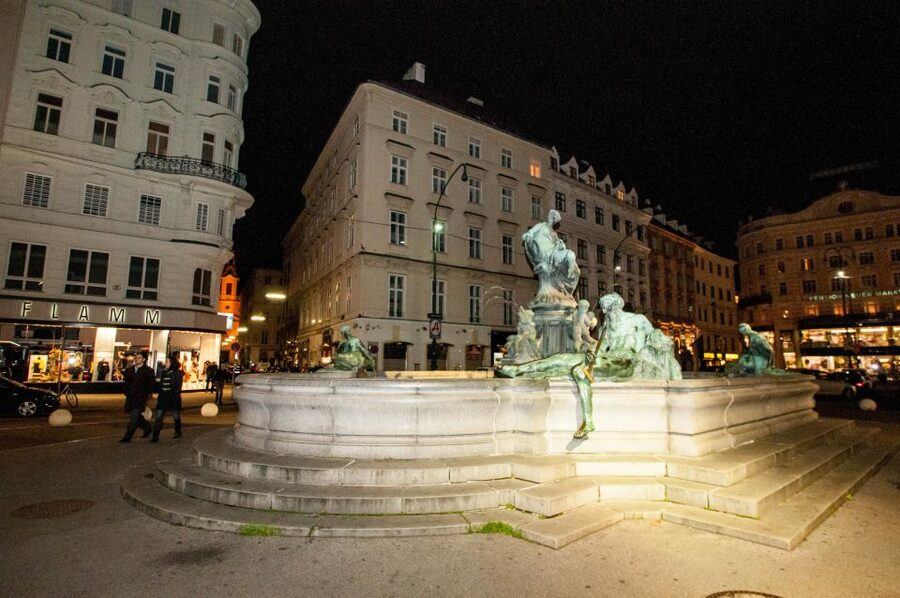 Vienna: Ghosts and Legends Guided Nighttime Walking Tour - Who should book this night walk?