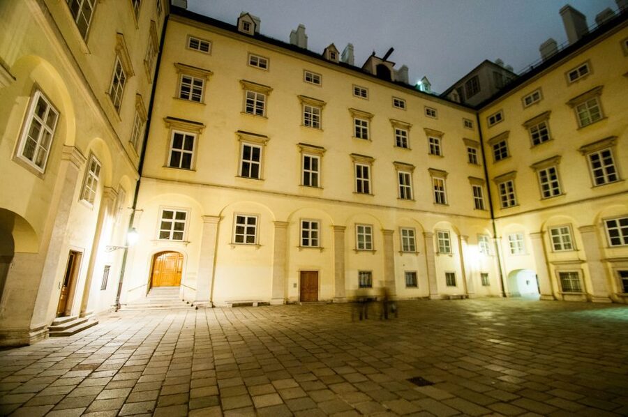 Vienna: Ghosts and Legends Guided Nighttime Walking Tour - Vienna’s vampires and its Count Dracula connection
