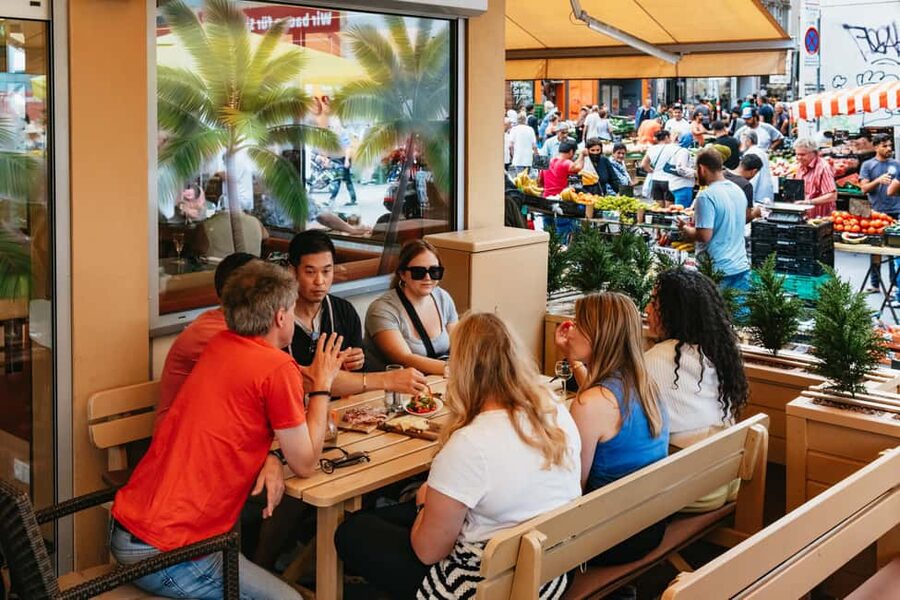 Vienna: Guided Foodie Walking Tour with Tastings and Coffee - How much food do you actually get?