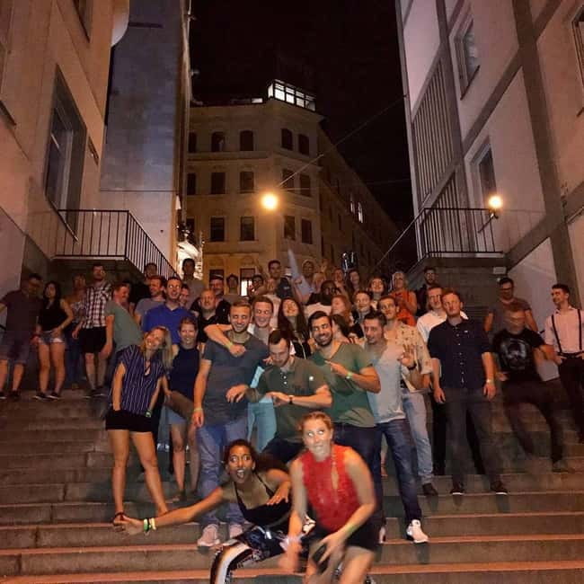 Vienna: Guided Pub Crawl with Club Entry - Ra’mien Bar and the last warm-up