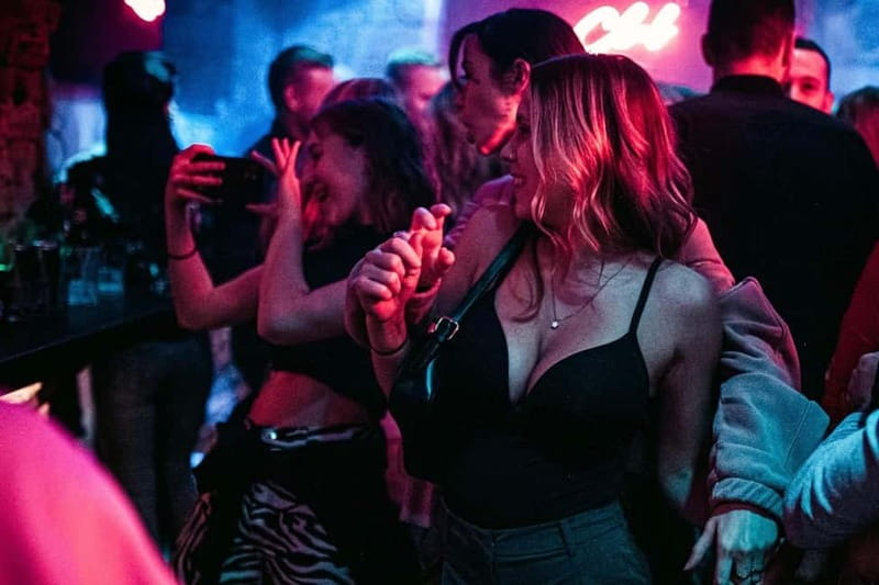 Vienna: Guided Pub Crawl with Club Entry - The group atmosphere and guide quality