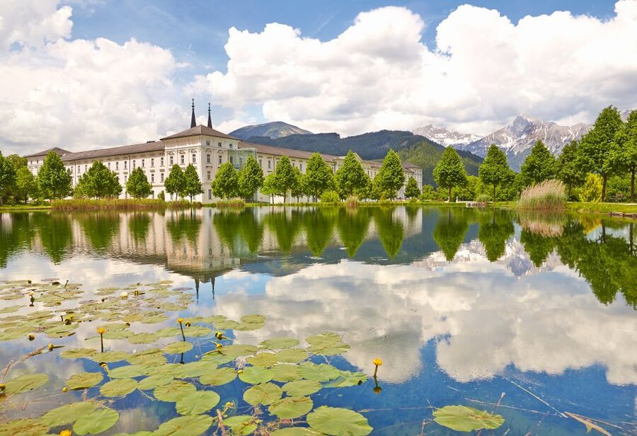 Vienna: Hallstatt & Alpine Peaks Day Trip with Admont Abbey - The return route and two practical breaks