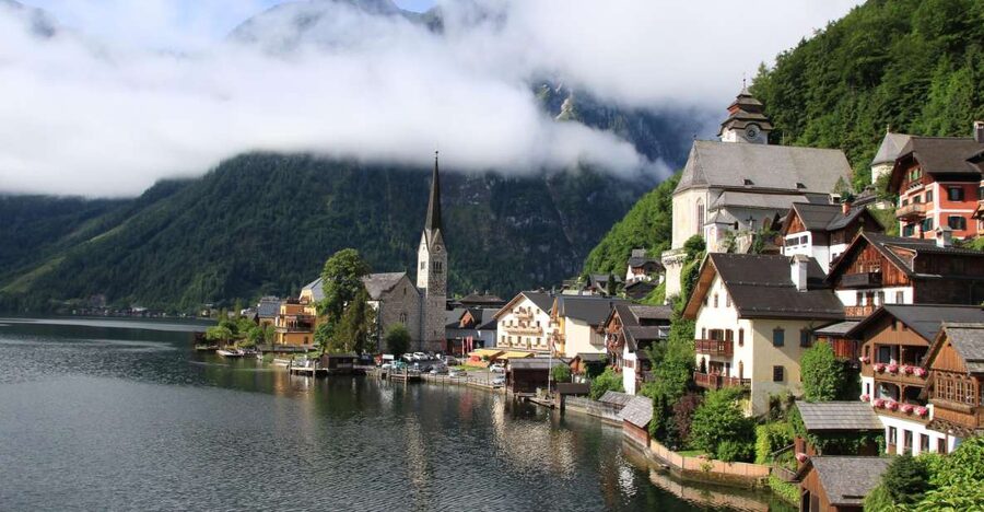 Vienna: Hallstatt & Alpine Peaks Day Trip with Admont Abbey - The early start from central Vienna