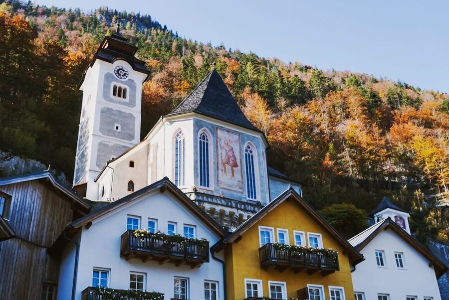 Vienna: Hallstatt & Alpine Peaks Day Trip with Skywalk Lift - Who should book this experience?