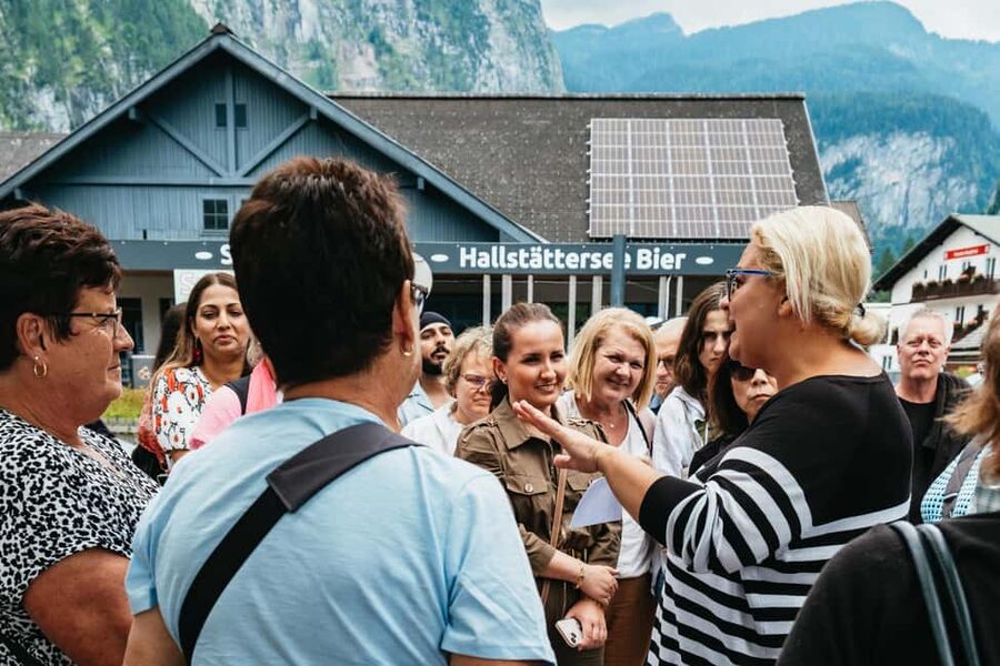 Vienna: Hallstatt & Alpine Peaks Day Trip with Skywalk Lift - The return to Vienna