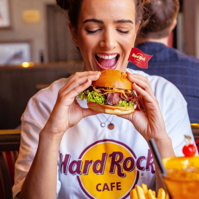 Vienna: Hard Rock Cafe with Set Menu for Lunch or Dinner - What priority seating really gives you