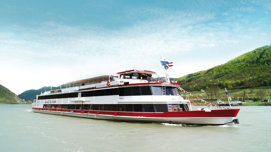 Vienna: Heurigen Cruise with Viennese Songs and Buffet - How the Heuriger buffet works