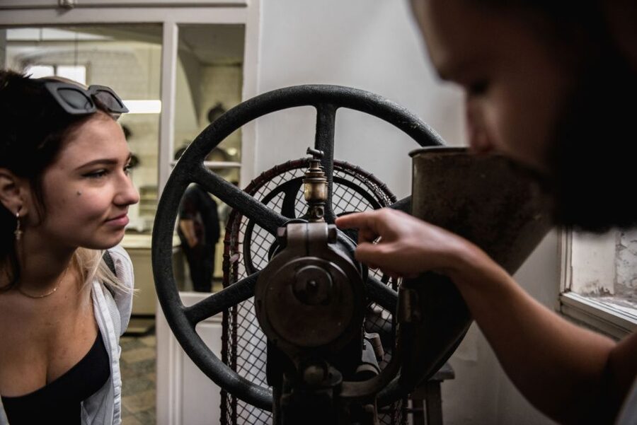 Vienna: Historical Pharmacy Cellar Guided Tour - What the One-Hour Schedule Feels Like