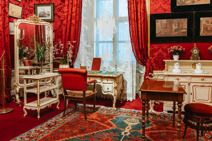 Vienna: Hofburg and Empress Sisi Museum Guided Tour - Meeting the real Sisi in the museum
