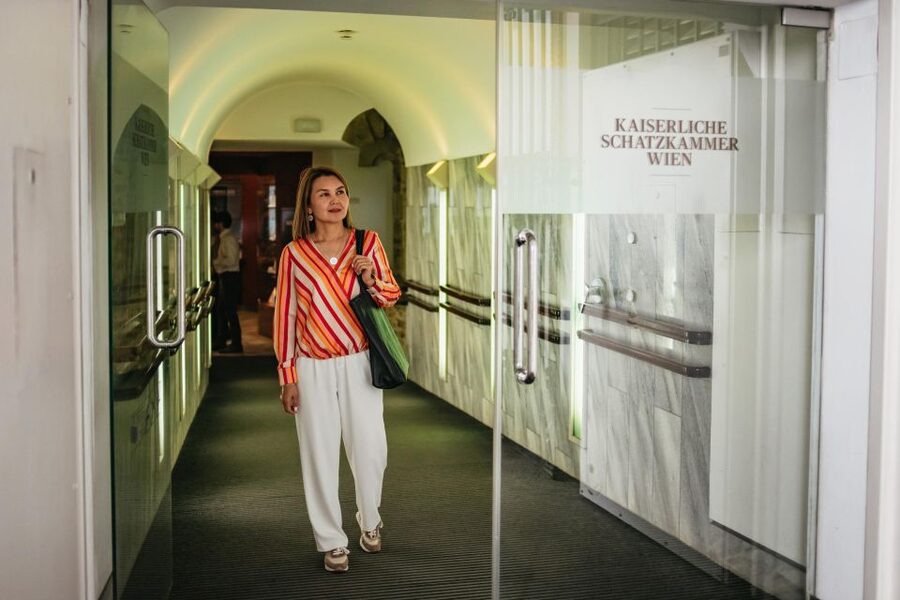 Vienna: Imperial Treasury in the Hofburg Palace - What the Imperial Treasury actually offers