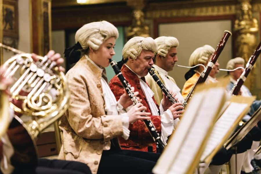 Vienna: Mozart Concert at the Vienna State Opera - Mozart, opera voices, and period costumes