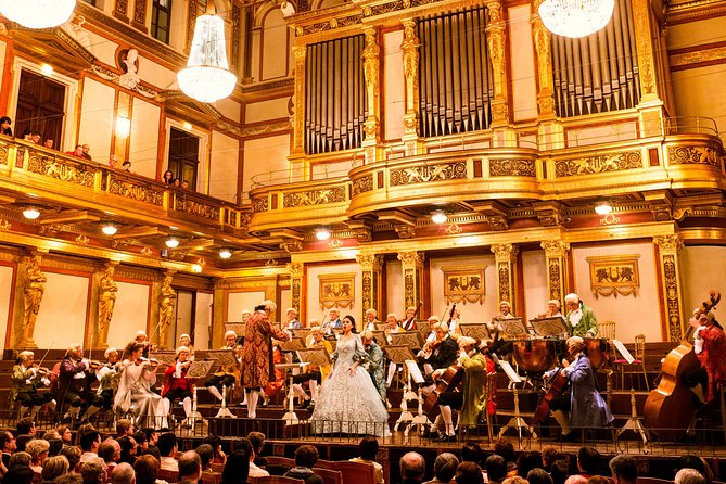 Vienna Mozart Concert in Historical Costumes at the Musikverein - Entering the Musikverein at 8:15 pm