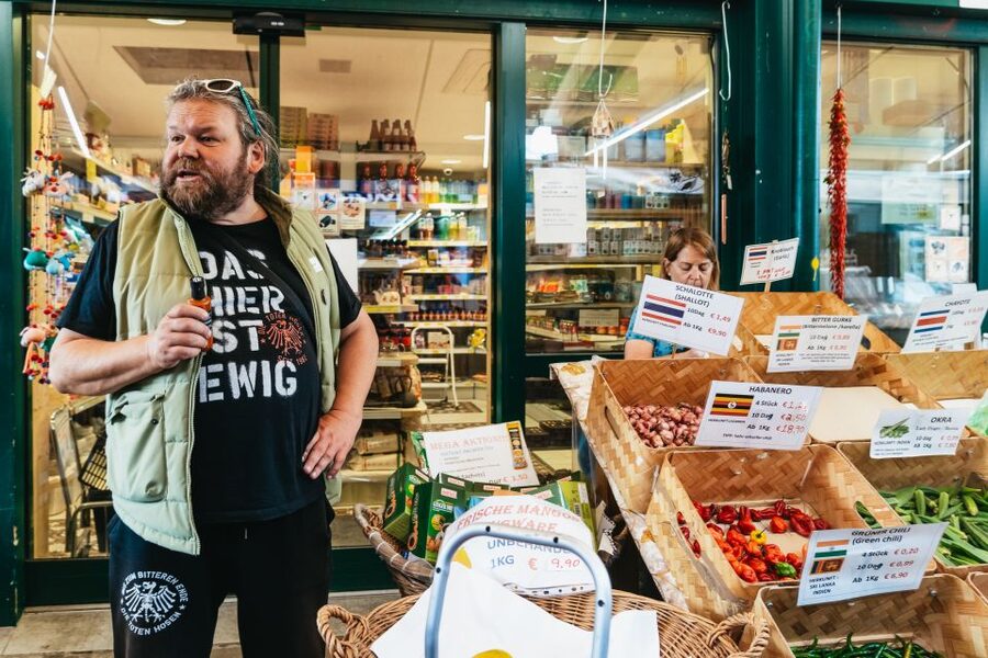 Vienna: Naschmarkt Food Tasting Tour - Tastings that cross borders