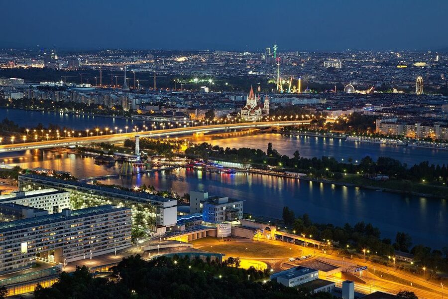 Vienna: Panoramic Night Tour by Bus - The Kunsthistorisches and Natural History Museums