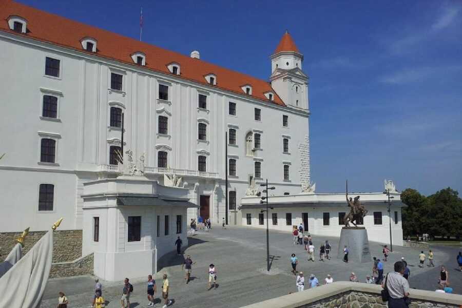 Vienna: Private Day Trip to Bratislava with Hotel Transfers - A 2-hour-15-minute walk through the Old Town