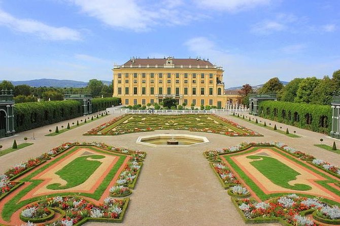 Vienna Private Transfer from Vienna Airport to City centre - Key Points at a Glance