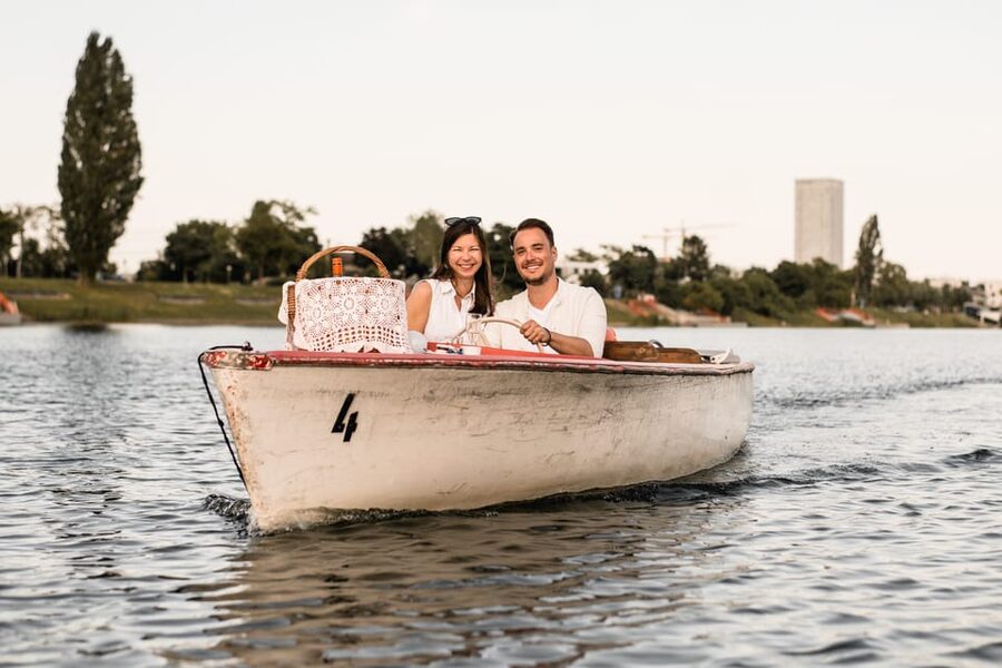 Vienna: Retro Boat Tour on the Danube River with Picnic - How this compares with a standard Danube cruise