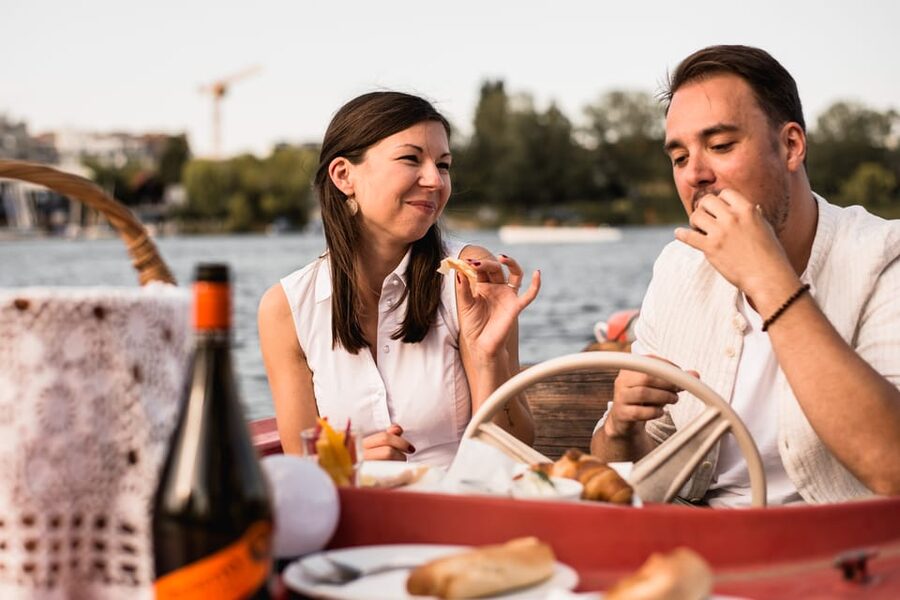 Vienna: Retro Boat Tour on the Danube River with Picnic - The weather question on the Old Danube