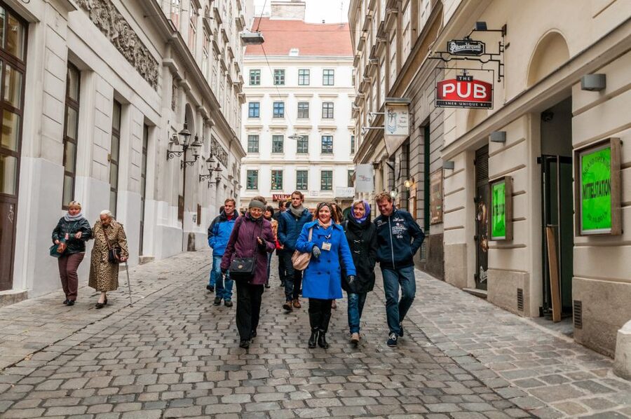 Vienna: Romantic Old Town 2-Hour Discovery Tour - Entering the old university and Jesuit quarter