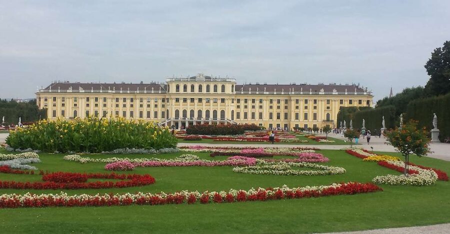 Vienna: Schönbrunn Palace and City Center Guided Tour - Why Schönbrunn makes a smart starting point