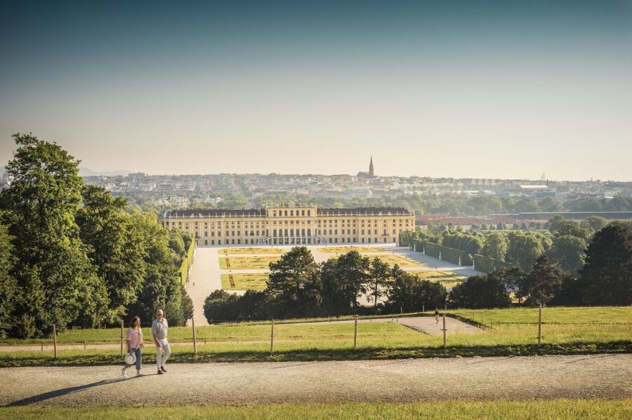 Vienna: Schönbrunn Palace Entry Ticket with Lunch - How the 60-minute audio guide works