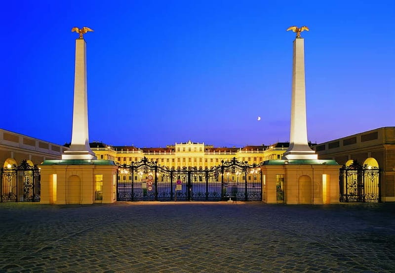 Vienna: Schönbrunn Palace Evening Tour, Dinner and Concert - Why Schönbrunn after closing feels special