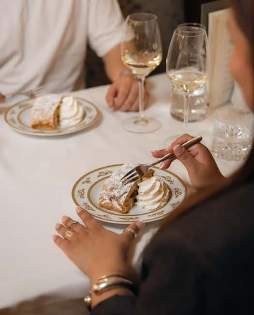 Vienna: Schönbrunn Palace Evening Tour, Dinner and Concert - A traditional Austrian dinner at about 6:30 PM