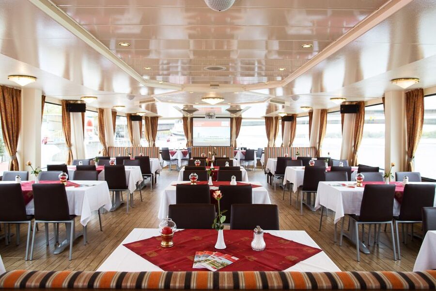 Vienna: Sightseeing Boat Tour with Lunch - A Calm Three-and-a-Half-Hour Pace