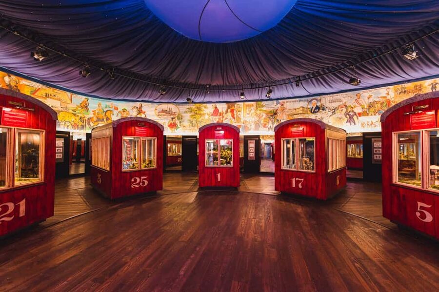 Vienna: Skip-the-cashier-desk-line Giant Ferris Wheel Ride - Who will enjoy the ride most?