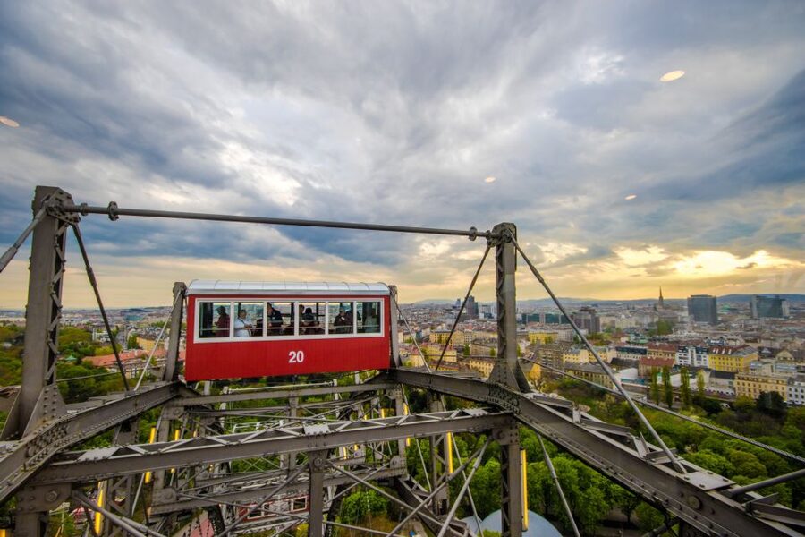 Vienna: Skip-the-cashier-desk-line Giant Ferris Wheel Ride - Boarding the red carriages