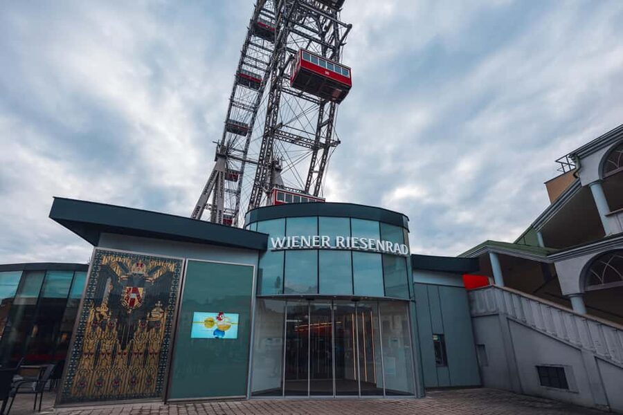 Vienna: Skip-the-cashier-desk-line Giant Ferris Wheel Ride - Arriving at Wiener Prater