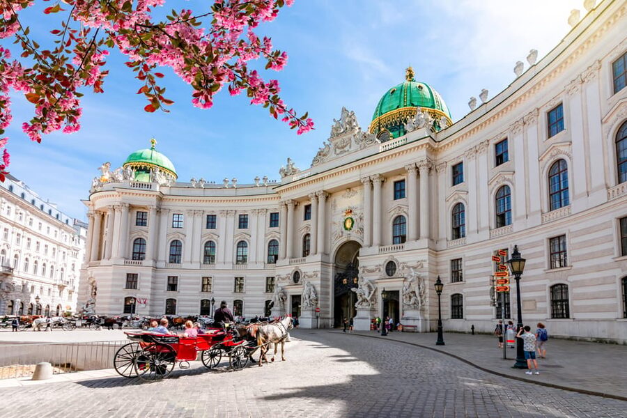 Vienna: Skip-the-Line Hofburg and Empress Sisi Museum Tour - Why the Hofburg makes a good first palace visit