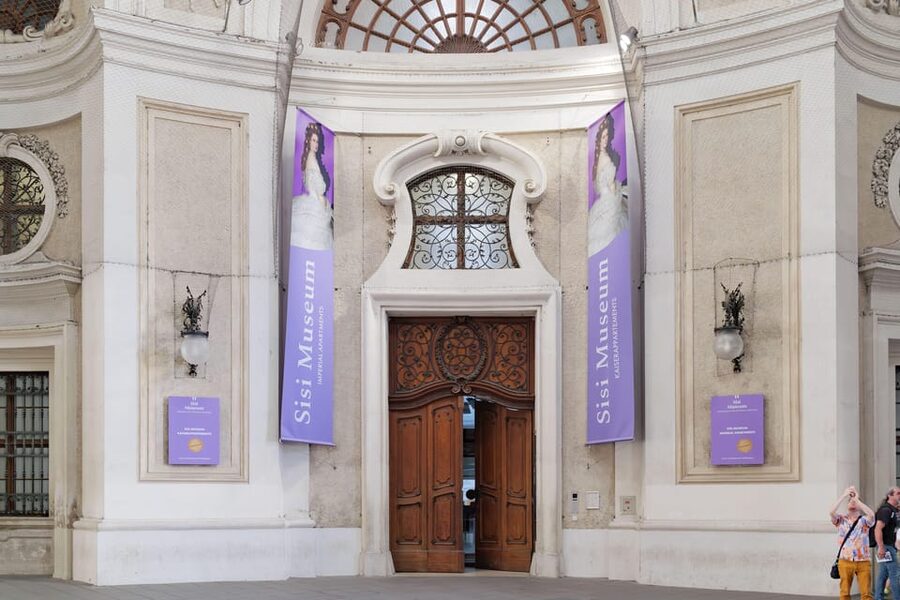 Vienna: Skip-the-Line Hofburg and Empress Sisi Museum Tour - The Imperial Apartments and the everyday side of court life