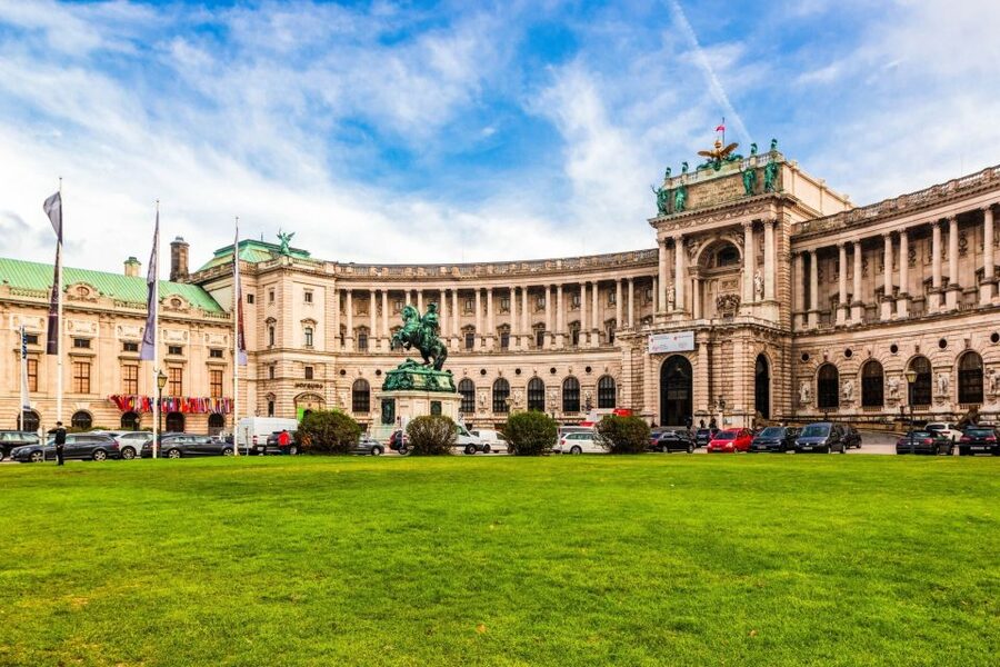 Vienna: Skip-the-Line Hofburg Ticket & Sisi Museum Tour - Entering the Imperial Apartments